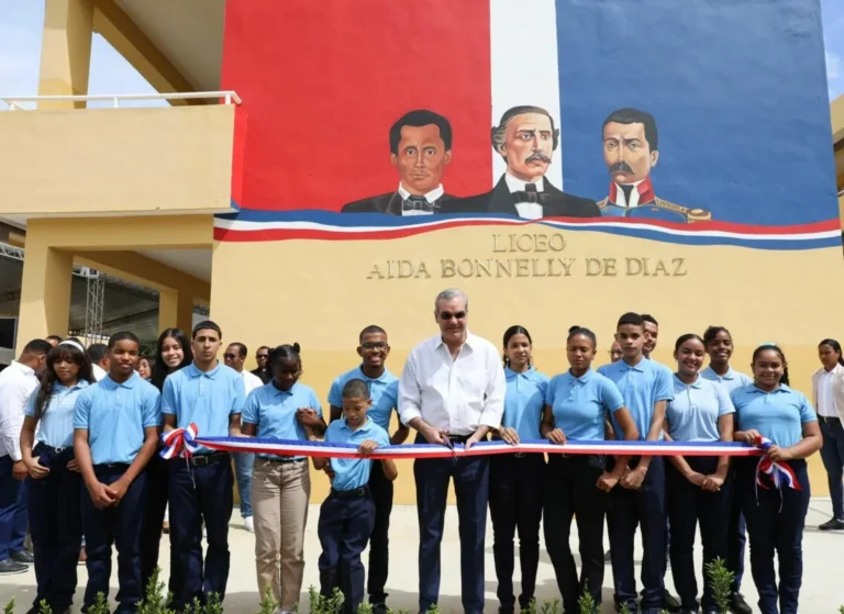 presidente-abinader-entrega-centro-educativo-minerva-guzman-en-pedro-brand